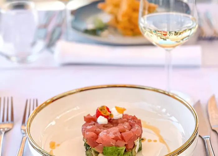 Fafa Aqua Blue Hotel